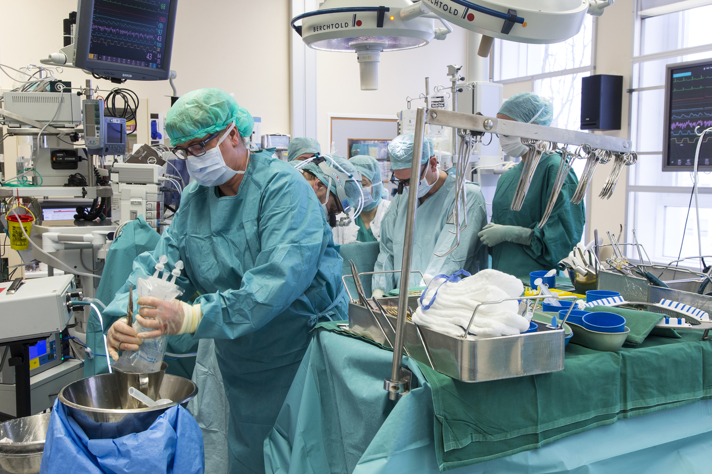 Tíðni og magn bæðinga hjá þeim sjúklingum sem gangast undir kransæðahjáveituaðgerðir á Landspítala og eru á þunglyndislyfjum er ekki meiri en annarra sem fara í slíka aðgerð. MYND/Kristinn Ingvarsson Frá hjartaaðgerð