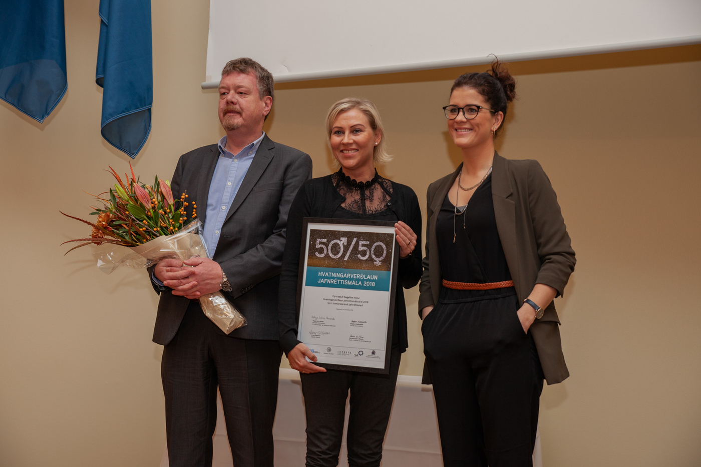 Fyrirtæki Sagafilm hlaut Hvatningarverðlaun jafnréttismála á síðasta ári. Fulltrúar Sagafilm og ferðamála-, iðnaðar og nýsköpunaráðherra