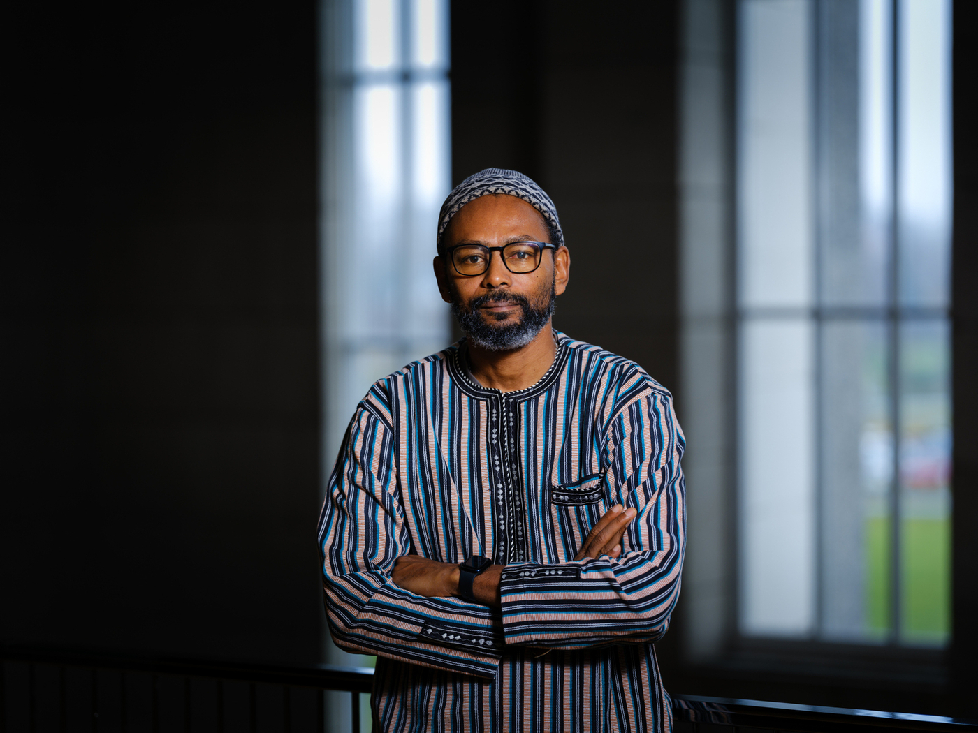 Niðurstöður doktorsrannsóknar Boiros ganga gegn ríkjandi hugmyndum frjálsra félagasamtaka og alþjóðastofnana um að fátækt og vanþekking séu meginástæður þess að Fulbe fólkið í Gíneu-Bissá sendi syni sína í kórannám til Senegal. Menntunin er þvert á móti leið þess hluta Fulbe-fólksins sem eru afkomendur þræla til félagslegs hreyfanleika, valda og frelsis. MYND/Kristinn Ingvarsson Hamadou Boiro