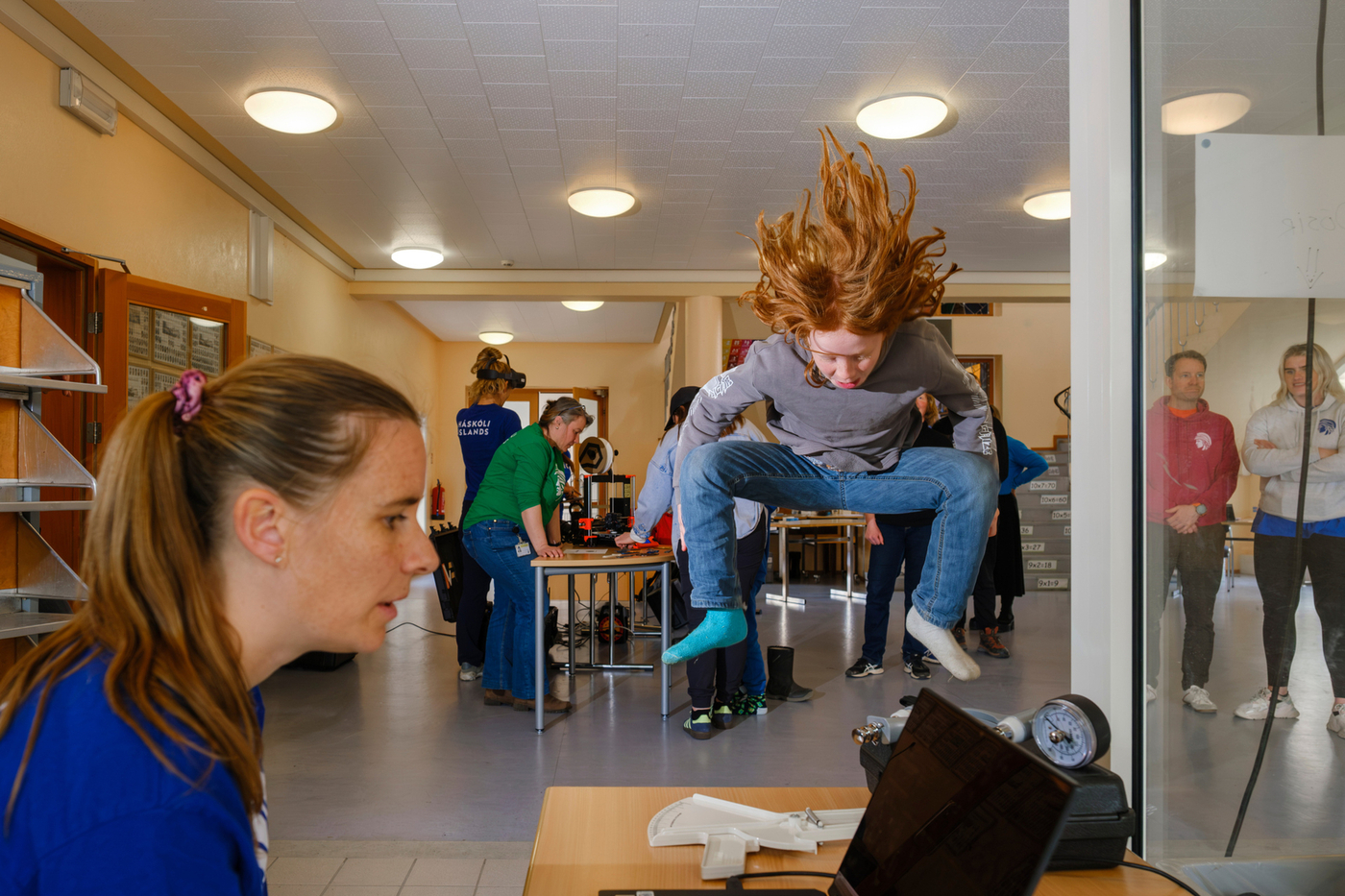 Háskólalestin hefur ferðast um landið með fjör og fræði allt frá árinu 2011. MYND/Kristinn Ingvarsson Nemandi og kennari í Háskólalestinni