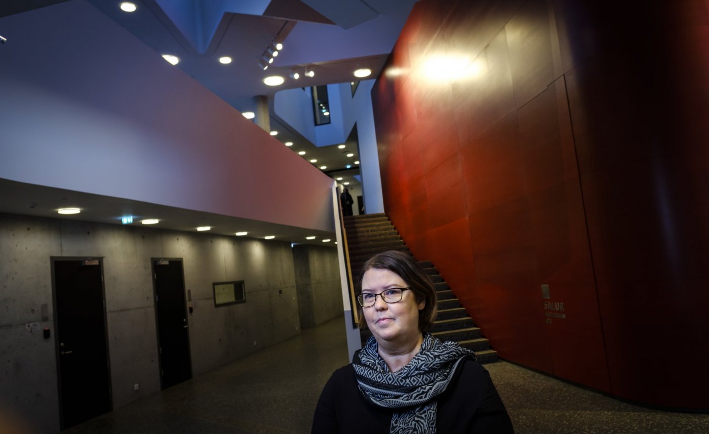 „Aðalmarkmiðið með rannsókninni er að kanna stöðu lesskilnings hjá nemendum við lok grunnskóla og að skoða hvort og þá hvaða áhrif áunnin lesskilningsfærni á móðurmáli hefur á lesskilning annars máls“ segir Jóna Guðrún, doktorsnemi í enskum málvísindum við Mála- og menningardeild Háskóla Íslands, um doktorsrannsókn sína. Jóna Guðrún Guðmundsdóttir