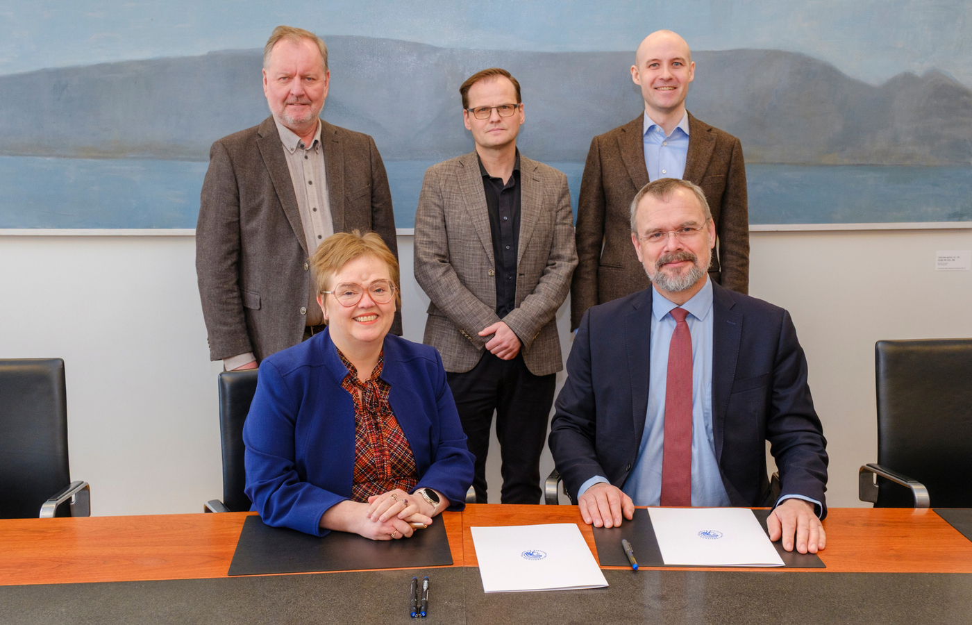 Birgir Þór Runólfsson, forseti hagfræðideildar HÍ, Magnús Þór Torfason, forseti Félagsvísindasviðs HÍ, Arnaldur Sölvi Kristjánsson, nýr formaður fjármálaráðs og lektor við Hagfræðisdeild HÍ, Silja Bára R. Ómarsdóttir, rektor HÍ, og Daði Már Kristófersson fjármála- og efnahagsráðherra. MYND/Kristinn Ingvarsson Birgir Þór Runólfsson, forseti hagfræðideildar HÍ, Magnús Þór Torfason, forseti Félagsvísindasviðs HÍ, Arnaldur Sölvi Kristjánsson, nýr formaður fjármálaráðs og lektor við hagfræðisdeild HÍ, Silja Bára Ómarsdóttir, rektor HÍ og Daði Már Kristófersson, fjármála- og efnahagsráðherra.