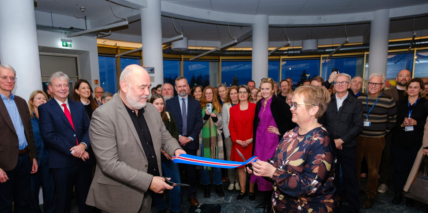 Logi Einarsson menningar-, nýsköpunar- og háskólaráðherra og Silja Bára R. Ómarsdóttir, rektor Háskóla Íslands, vígðu formlega húsakynni Háskóla Íslands í Sögu. MYND/Kristinn Ingvarsson Logi Einarsson menningar-, nýsköpunar- og háskólaráðherra og Silja Bára R. Ómarsdóttir, rektor Háskóla Íslands, vígðu formlega húsakynni Háskóla Íslands í Sögu.