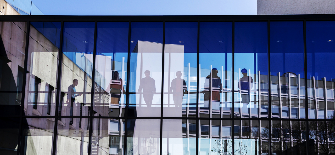 Sálrækt er nú í boð fyrir nemendur Háskólans þriðja veturinn í röð. MYND/Kristinn Ingvarsson Nemendur á gangi