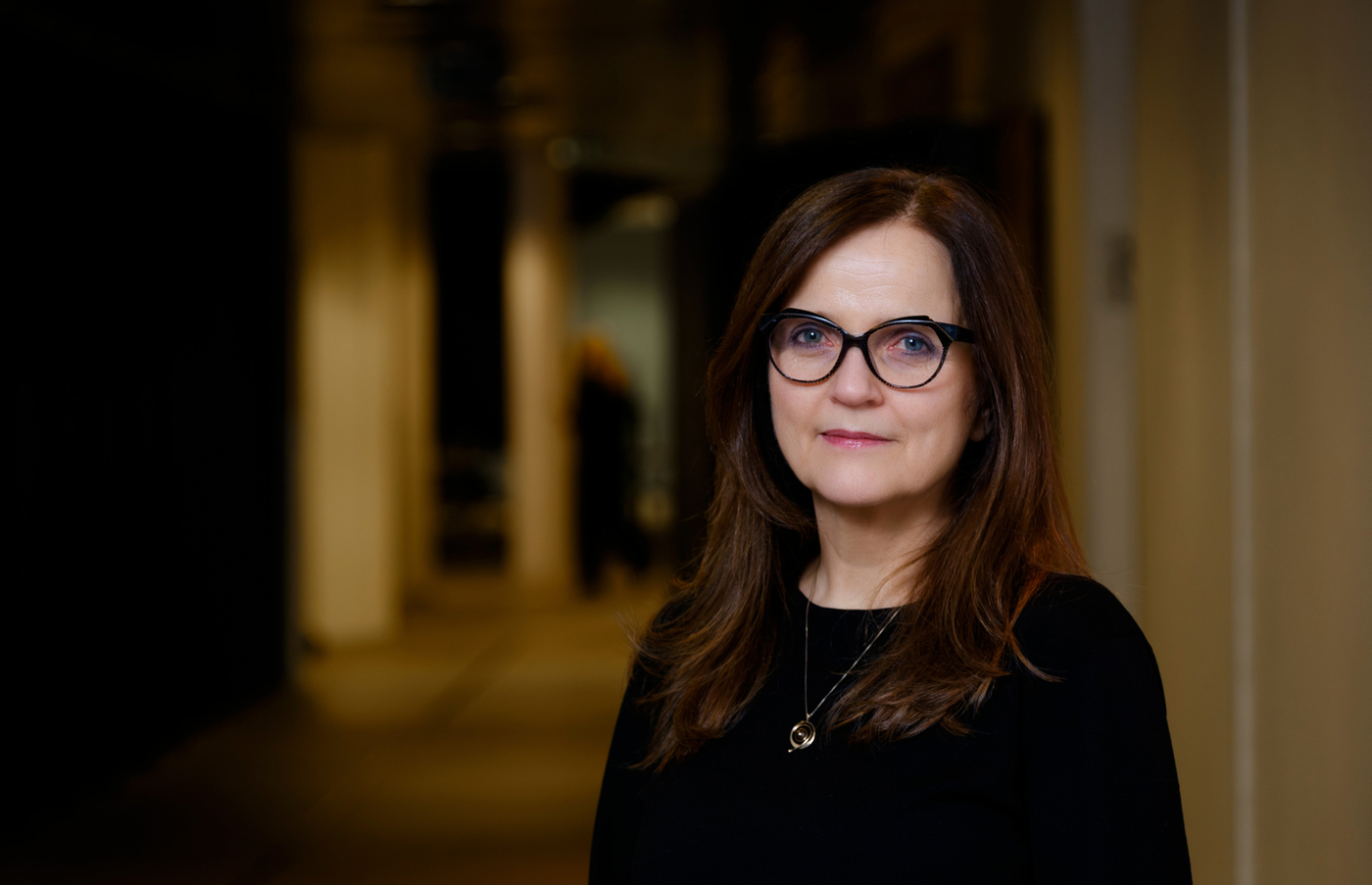 Þórunn Scheving Elíasdóttir, dósent við Hjúkrunar- og ljósmóðurfræðideild Háskóla Íslands , fer fyrir rannsóknarhóp sem kanna hvort tengsl séu milli breytinga í heila vegna parkinsonssjúkdómsins og einkenna í sjónhimnuæðum augans. MYND/Kristinn Ingvarsson Þórunn Scheving Elíasdóttir