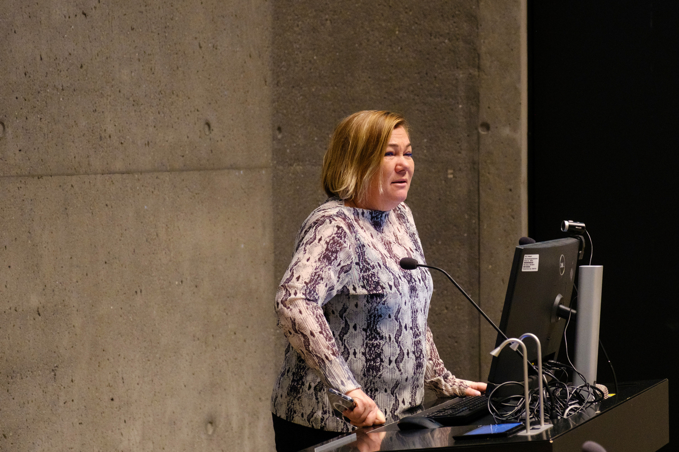 Pia Hansson, forstöðumaður Alþjóðamálastofnunar Háskóla Íslands, var fundarstjóri en fundurinn var skipulagður af Skrifstofu nýsköpunar og hugverka og Alþjóðamálastofnun Háskóla Íslands. Pia Hansson, forstöðumaður Alþjóðamálastofnunar Háskóla Íslands, var fundarstjóri en fundurinn var skipulagður af Skrifstofu nýsköpunar og hugverka og Alþjóðamálastofnun Háskóla Íslands.