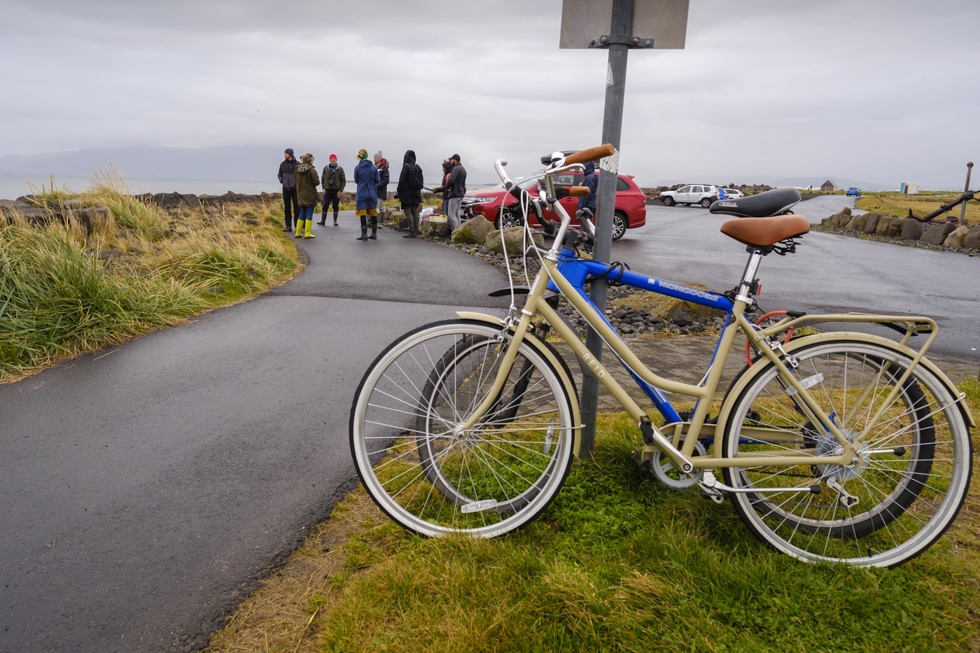 Stofnað var til náms í umhverfis- og auðlindafræði til að koma til móts við „við þarfir samfélagsins um þekkingu, rannsóknir, þjónustu og stefnumótun sem tengist umhverfismálum og sjálfbærri nýtingu náttúruauðlinda,“ eins og sagði í umfjöllun Morgunblaðsins um það 22. apríl 2005. MYND/Kristinn Ingvarsson Hjól og bílar við Gróttu