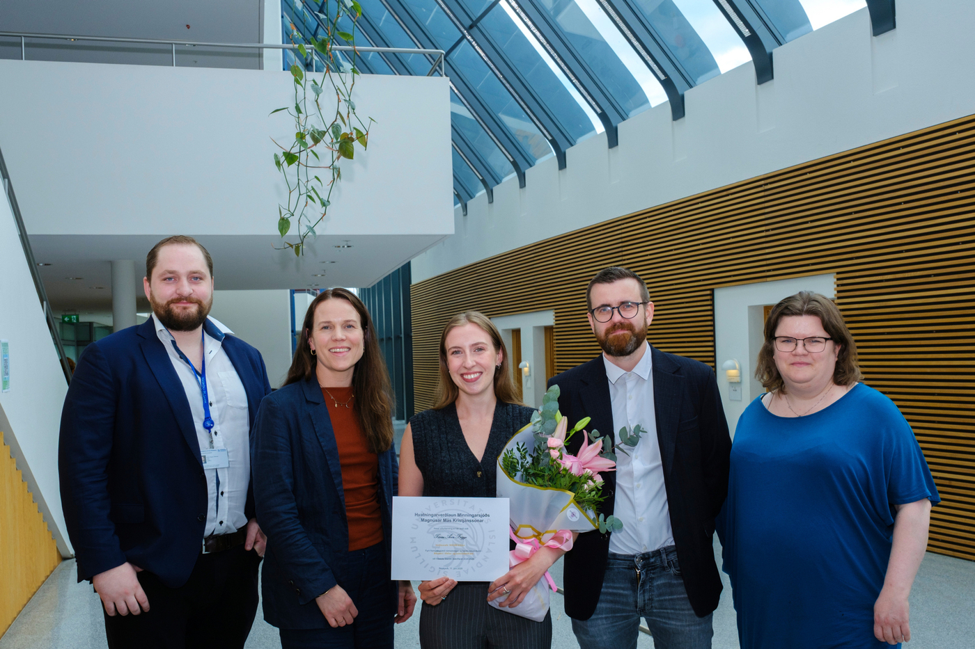 Frá afhendingu hvatningarverðlauna úr Minningarsjóði Magnúsar Más Kristjánssonar á fimmtudag. Teresa Ann Frigge verðlaunahafi er hér ásamt stjórn sjóðsins og dóttur Magnúsar Más. MYND/Kristinn Ingvarsson Frá afhendingu hvatningarverðlauna úr Minningarsjóði Magnúsar Más Kristjánssonar á fimmtudag. Teresa Ann Frigge verðlaunahafi er hér ásamt stjórn sjóðsins og dóttur Magnúsar Más.