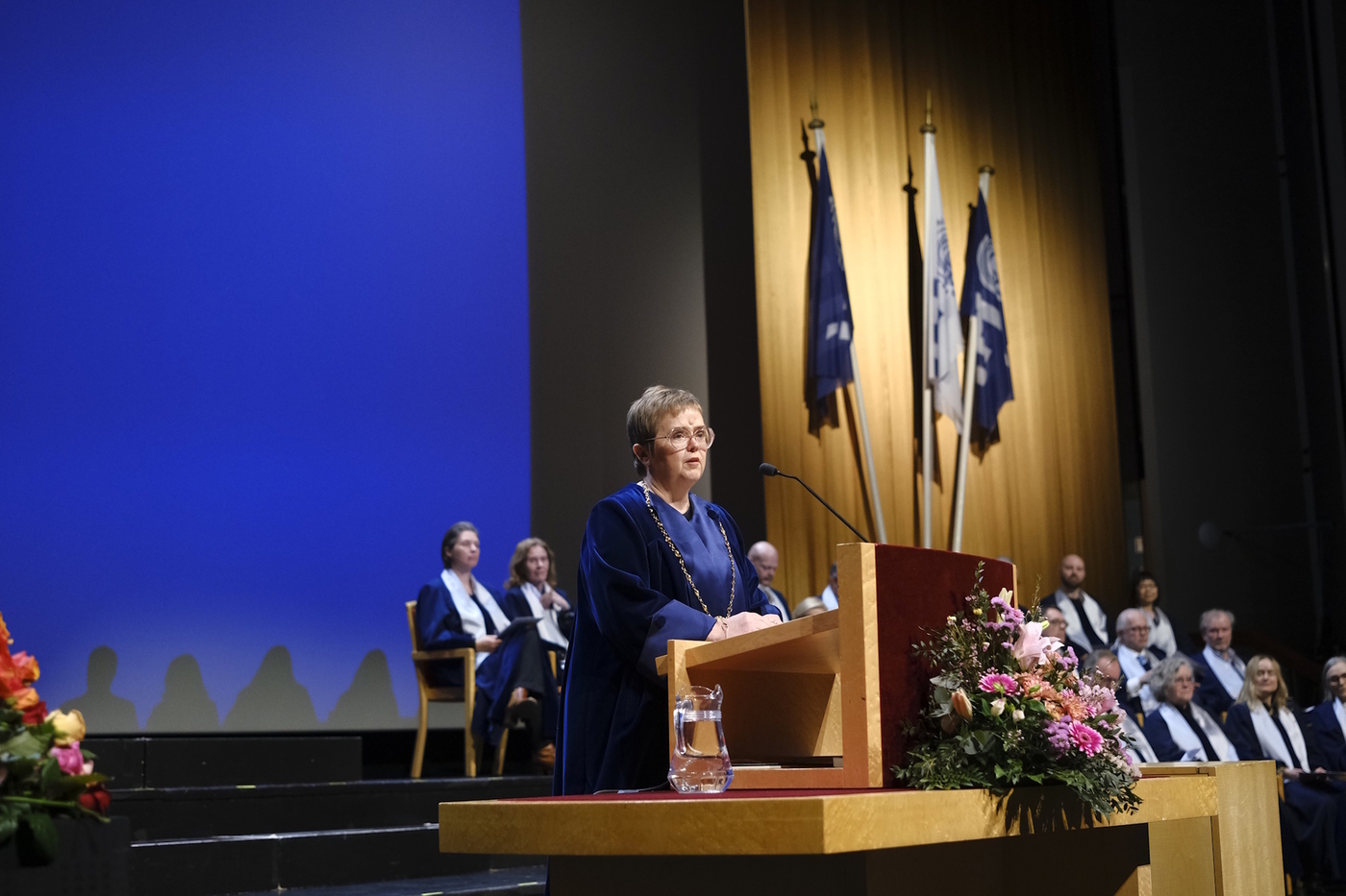 Silja Bára R. Ómarsdóttir, rektor Háskóla Íslands, ávarpar gesti í Háskólabíói í dag. MYND/Kristinn Ingvarsso Silja Bára R. Ómarsdóttir, rektor Háskóla Íslands, ávarpar gesti í Háskólabíói í dag.