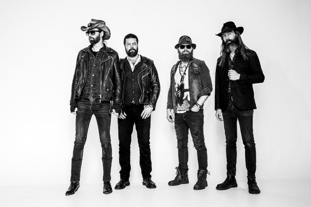 Sólstafir á rætur í hinu svokallaða svartþungarokki en snemma var sveigt inn á ókunnar lendur og þróun tónmálsins hefur verið ævintýraleg allar götur síðan. Í dag er sveitin dýrkuð og dáð á alþjóðavettvangi, hefur farið í tónleikaferðalög um allan heim, leikið með virtustu öfgarokkssveitum samtímans og er óefað með farsælustu rokksveitum Íslandssögunnar, sé litið til þyngri afbrigða þess geira. Sólstafir