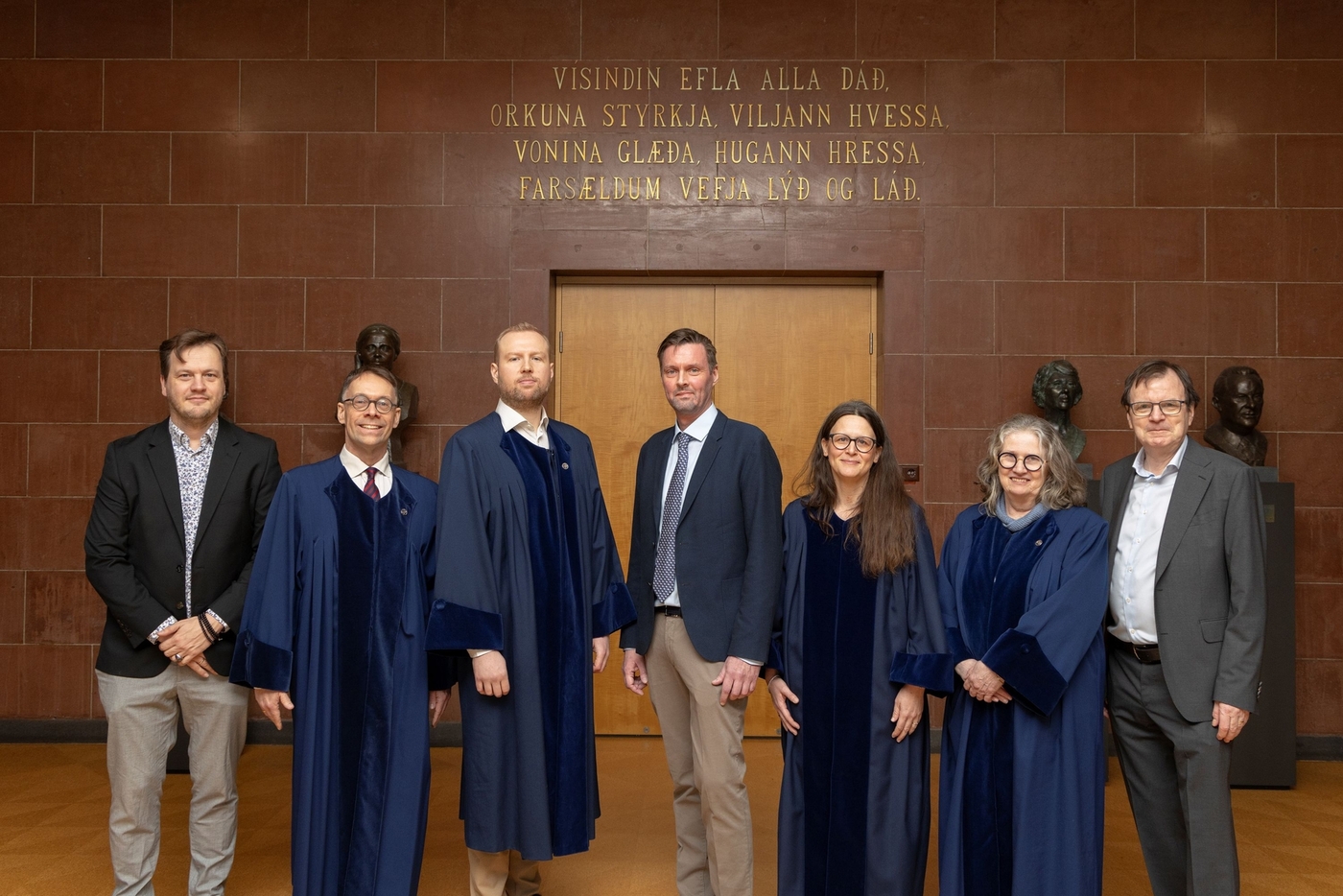 Simon Halink, Sverrir Jakobsson, Sveinn Máni Jóhannesson, Einar Einarsson, Lena Rohrbach, Ólöf Garðarsdóttir og Guðmundur Hálfdanarson. Simon Halink, Sverrir Jakobsson, Sveinn Máni Jóhannesson, Einar Einarsson, Lena Rohrbach, Ólöf Garðarsdóttir og Guðmundur Hálfdanarson.