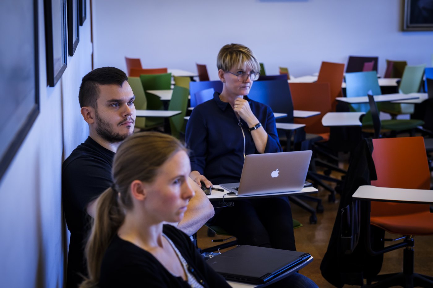 Nemendur í tíma í vísindasiðfræði.