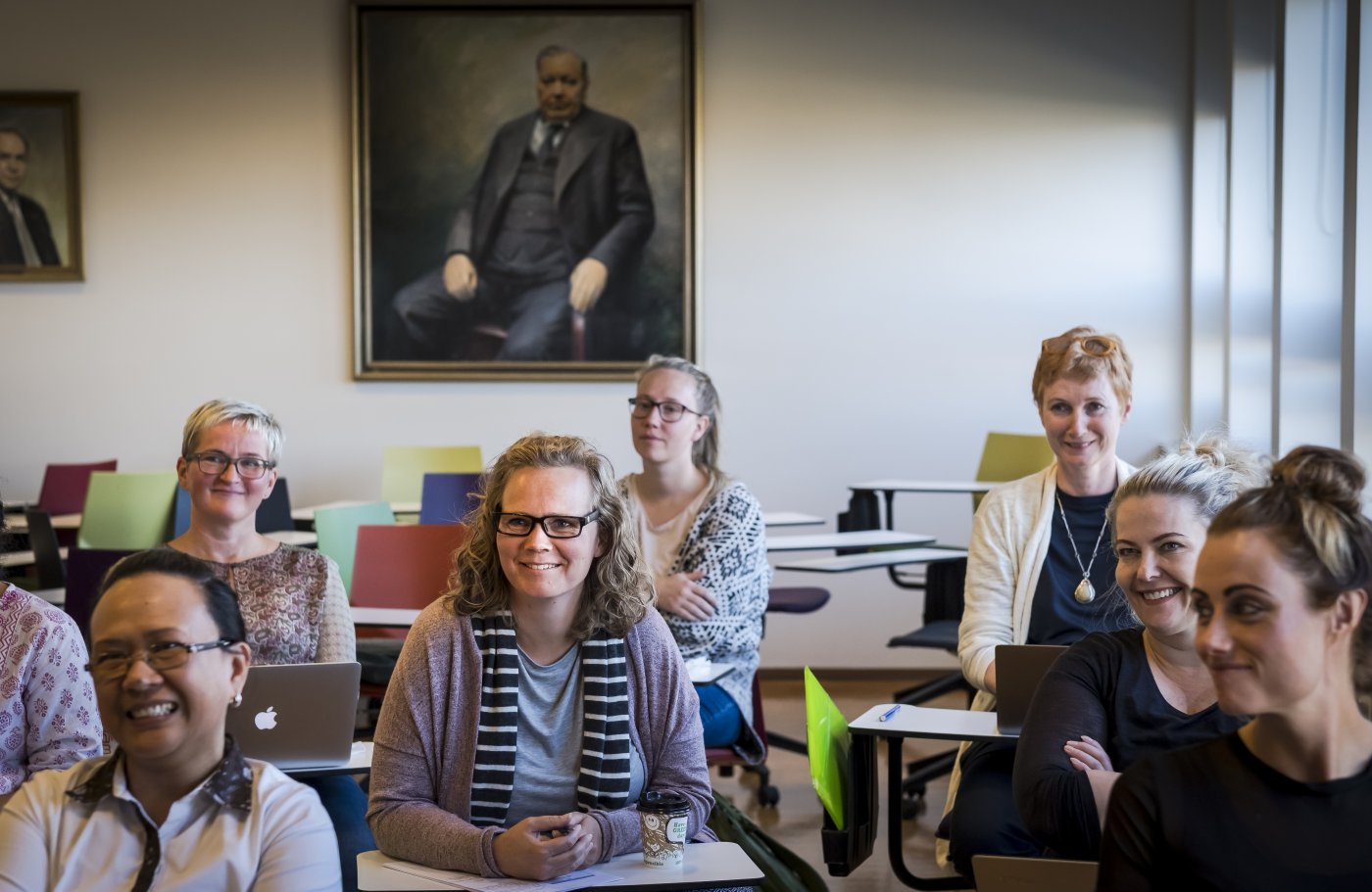 Nemendur í tíma í vísindasiðfræði.