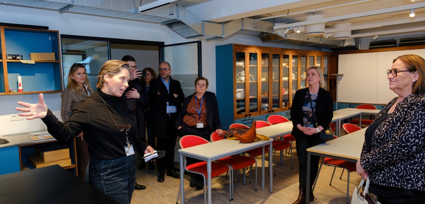 Elsa Eiríksdóttir, forseti Deildar faggreinakennslu veitti innsýn í aðferðir í náttúrugreinakennslu. MYND/Kristinn Ingvarsson. Elsa Eiríksdóttir, forseti Deildar faggreinakennslu veitti innsýn í aðferðir í náttúrugreinakennslu. MYND/Kristinn Ingvarsson.