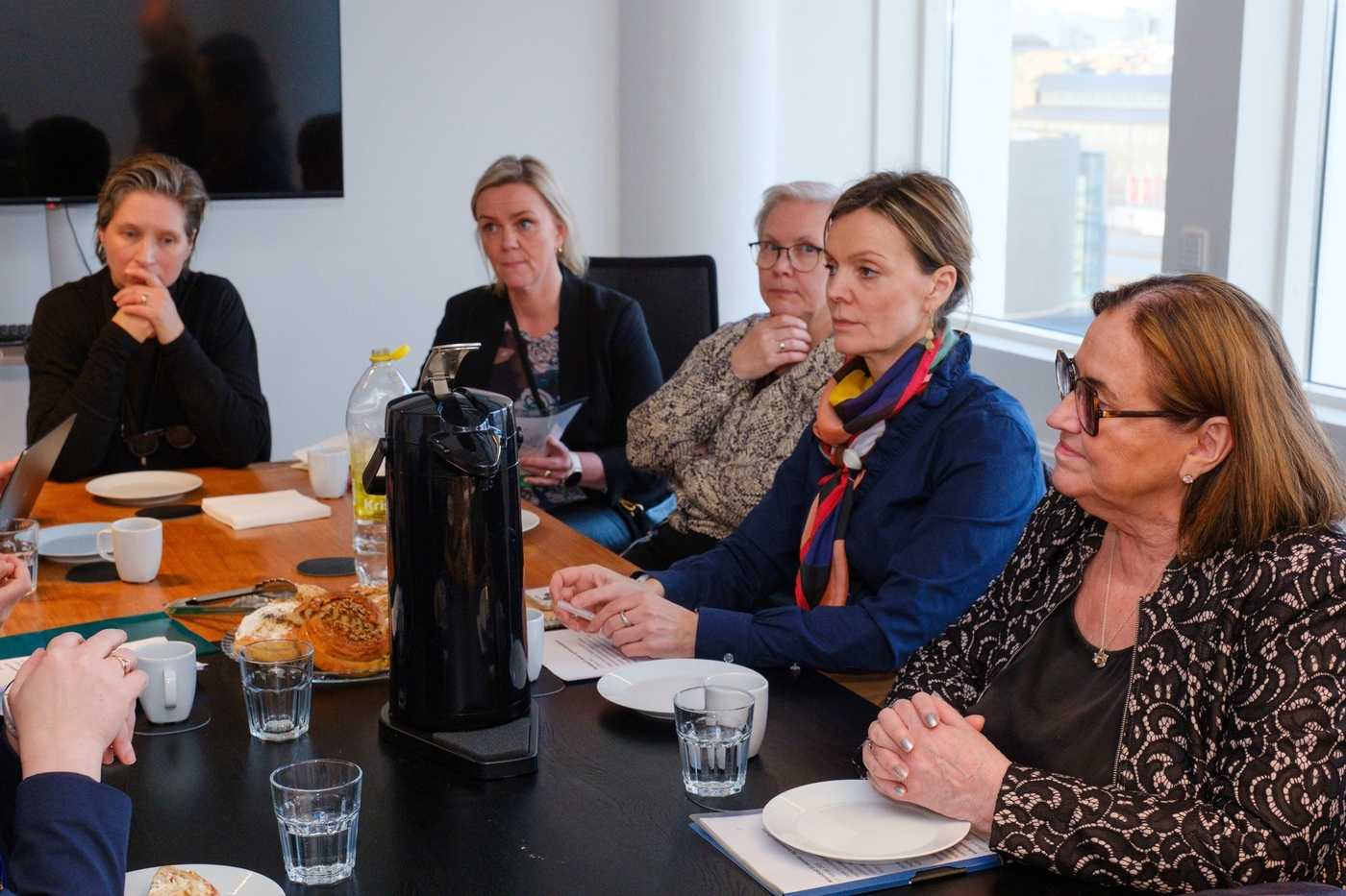 Að lokinni skoðunarferð um Sögu fundaði Inga Sæland, mennta- og barnamálaráðherra með rektor, forseta og stjórn Menntavísindasviðs ásamt ráðuneytisstjóra og sérfræðingum ráðuneytisins. MYND/Kristinn Ingvarsson Að lokinni skoðunarferð um Sögu fundaði Inga Sæland, mennta- og barnamálaráðherra með rektor, forseta og stjórn Menntavísindasviðs ásamt ráðuneytisstjóra og sérfræðingum ráðuneytisins. MYND/Kristinn Ingvarsson