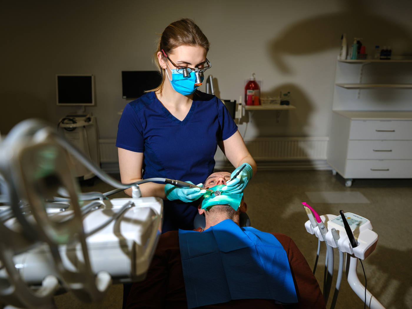 Þeim 40 nemendum sem ná bestum árangri í inntökuprófinu verður boðið að hefja nám í tannlæknisfræði að hausti. MYND/Kristinn Ingvarsson Þeim 40 nemendum sem ná bestum árangri í inntökuprófinu verður boðið að hefja nám í tannlæknisfræði að hausti. MYND/Kristinn Ingvarsson