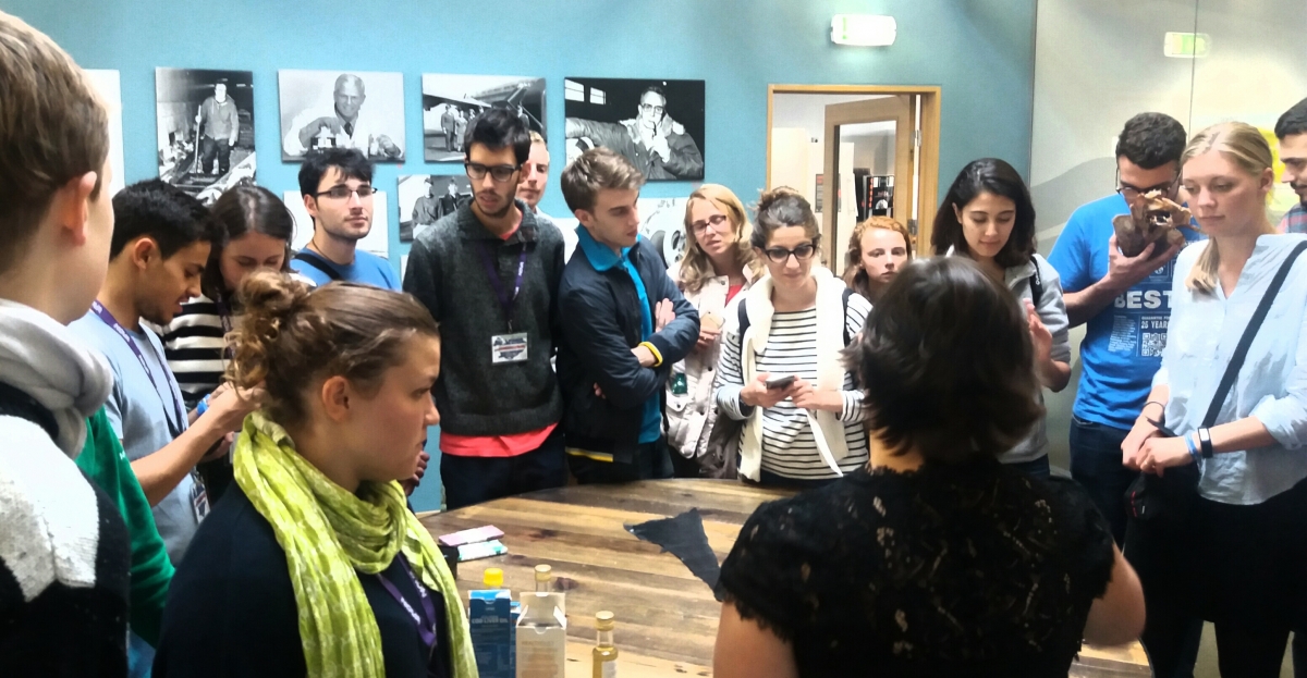 Matvæla- og næringarfræðideild stóð fyrir alþjóðlegu námskeiði um íslenskan sjávarútveg. Hópurinn í heimsókn hjá Lýsi. Þátttakendur í námskeiði um íslenskan sjávarútveg