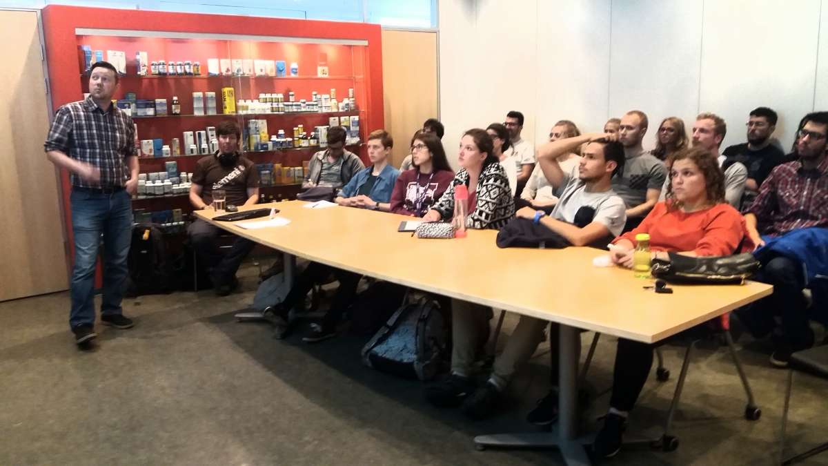 Matvæla- og næringarfræðideild stóð fyrir alþjóðlegu námskeiði um íslenskan sjávarútveg. Hópurinn í heimsókn hjá Lýsi. Þátttakendur í námskeiði um íslenskan sjávarútveg