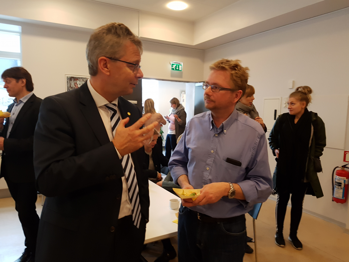 Í heimsókn sinni í Færeyjum átti Rektor fundi með færeysku fræðafólki. ""