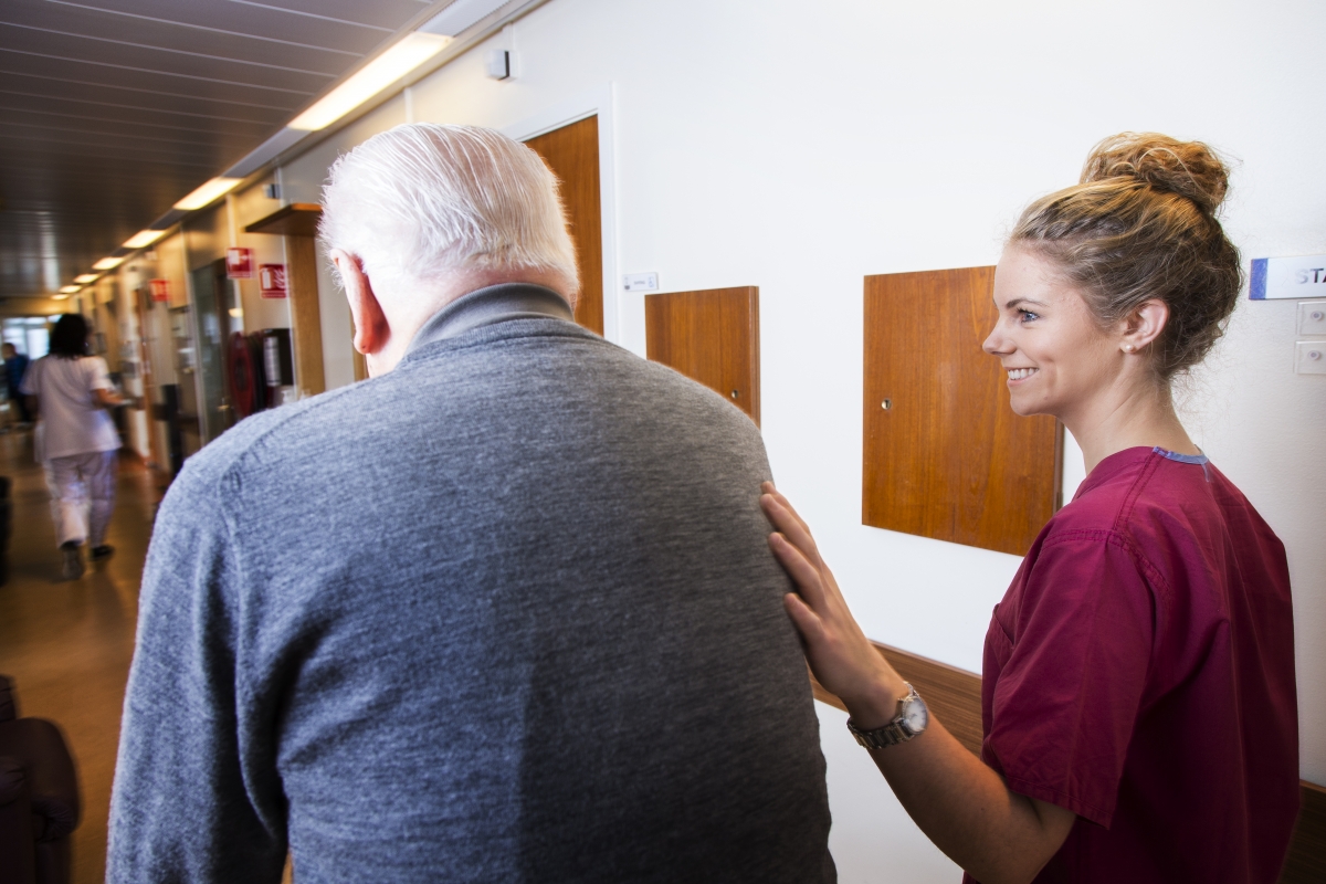 Fagráð í fjölskylduhjúkrun í samstarfi við Rannsóknastofnun í hjúkrunarfræði standa fyrir málþingi um stuðning við fjölskyldureinstaklinga sem eru að takast á við langvinnan eða bráðan heilsufarsvanda á Landspítala þann 5. október nk. Umönnun aldraðra á Landakotsspítala.