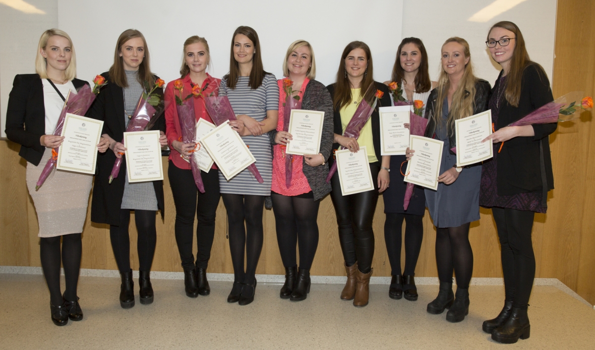 Verðandi hjúkrunarfræðingar sem hlutu viðurkenningu fyrir áhugaverð og vel unnin lokaverkefni og fyrir að vera öflugur talsmaður Hjúkrunarfræðideildar veturinn 2015 - 2016 Viðurkenningar BS nemenda í hjúkrunarfræði 2016