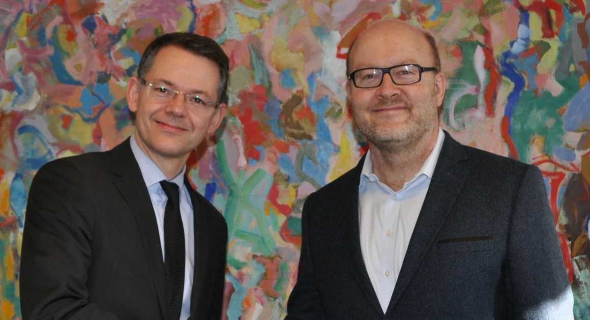 Eyvindur G. Gunnarsson, forseti Lagadeildar Háskóla Íslands, og Tómas H. Heiðar, forstöðumaður hjá Hafréttarstofnun Íslands og dómari við Alþjóðlega hafréttardóminn í Hamborg. Eyvindur G. Gunnarsson, forseti Lagadeildar HÍ og Tómas H. Heiðar, forstöðumaður hjá Hafréttarstofnun Íslands og dómari við Alþjóðlega hafréttardóminn í Hamborg