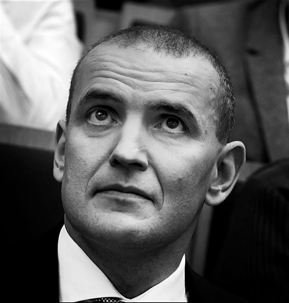 Guðni Th. Jóhannesson, prófessor í sagnfræði, er nýkjörinn forseti Íslands. Guðni Th. Jóhannesson