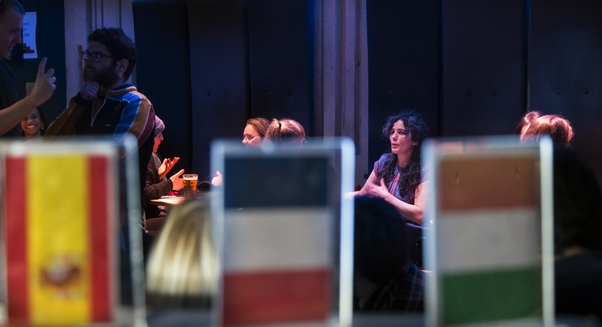 Nemendur fá yfirgripsmikla fræðslu um stöðu þekkingar í annarsmálsfræðum og kennslufræðum annars máls. Þeir fá einnig þjálfun í beitingu rannsóknaraðferða og æfingu í sjálfstæðum vinnubrögðum. Fánar