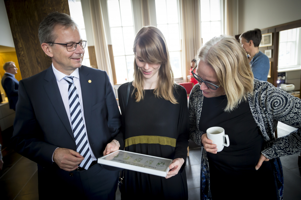 Starfsfólk Aðalbyggingar er ánægt með árangurinn. Starfsfólk Aðalbyggingar er ánægt með árangurinn.