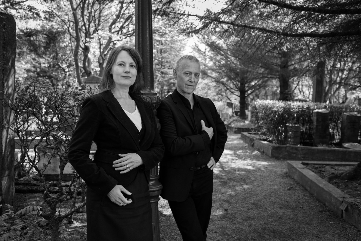 Guðrún Kristinsdóttir hjá Stofnun Vigdísar Finnbogadóttur í erlendum tungumálum við Háskóla Íslands og Trausti Ólafsson, leikstjóri og stundakennari í almennri bókmenntafræði við Háskóla Íslands, flytja texta eftir Antonin Artaud í þáttunum. Guðrún Kristinsdóttir og Trausti Ólafsson