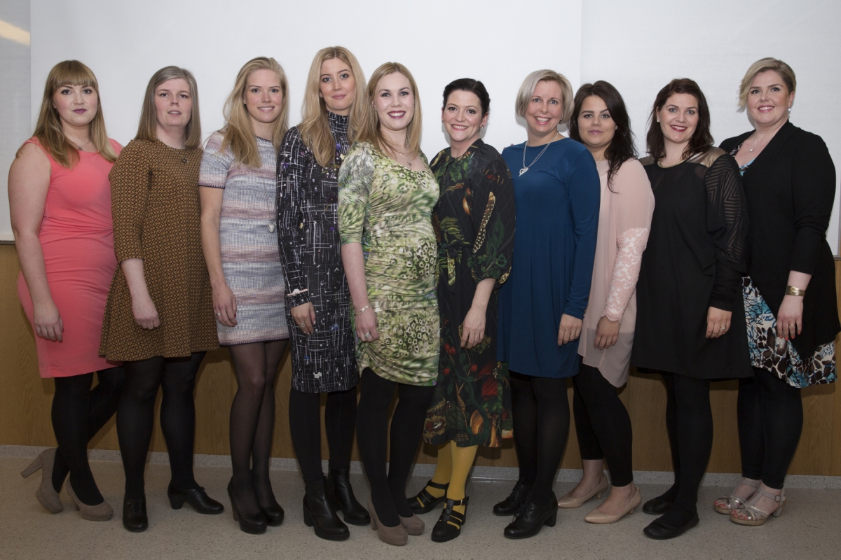 Verðandi ljósmæður sem kynntu lokaverkefni sín til kandídatsprófs í maí 2016 Nemendur í ljósmóðurfræði sem útskrifast með kandídatspróf 2016