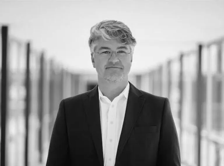 Meira en summa hlutanna: Samþætting innri og ytri umbreytingar í háskólamenntun