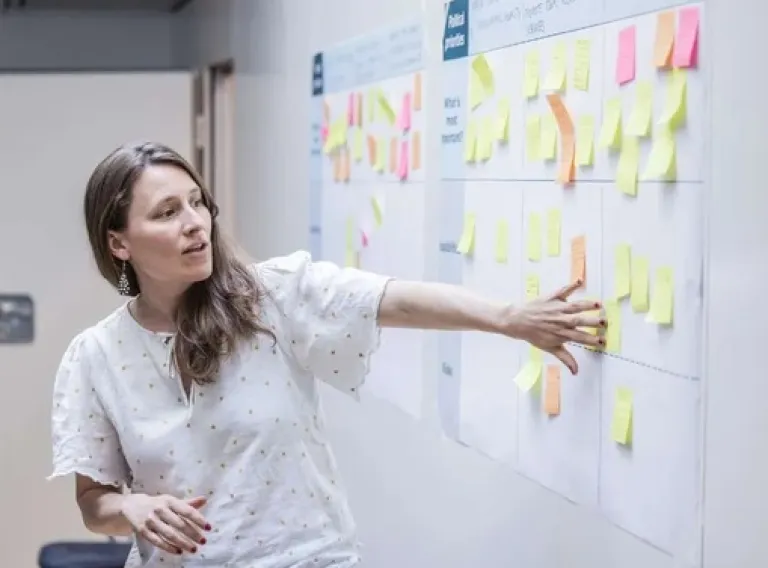  Work, Learn, Evolve: Hvernig lærum við í starfi á tímum hraðra breytinga?