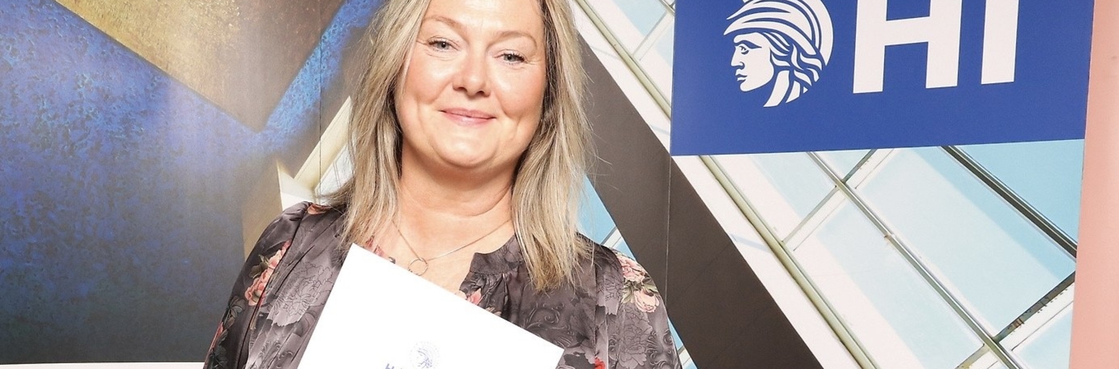 Ásta Björk Björnsdóttir útskrifaðist með ágætiseinkunn úr upplýsingafræði - á vefsíðu Háskóla Íslands