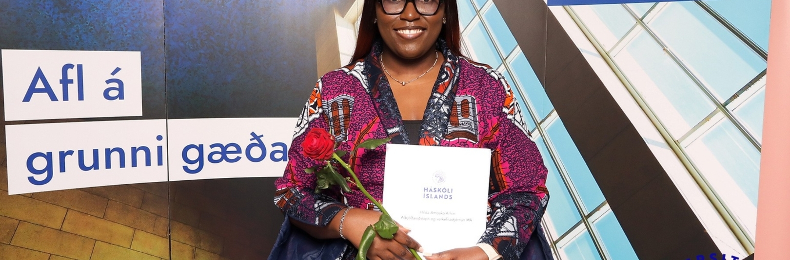 Hilda Amoako-Arhin útskrifaðist með ágætiseinkunn úr International Business and Project Management - á vefsíðu Háskóla Íslands