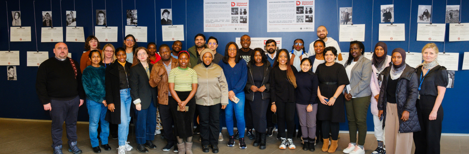 Minntust fallinna háskólanema með sýningu á Háskólatorgi - á vefsíðu Háskóla Íslands