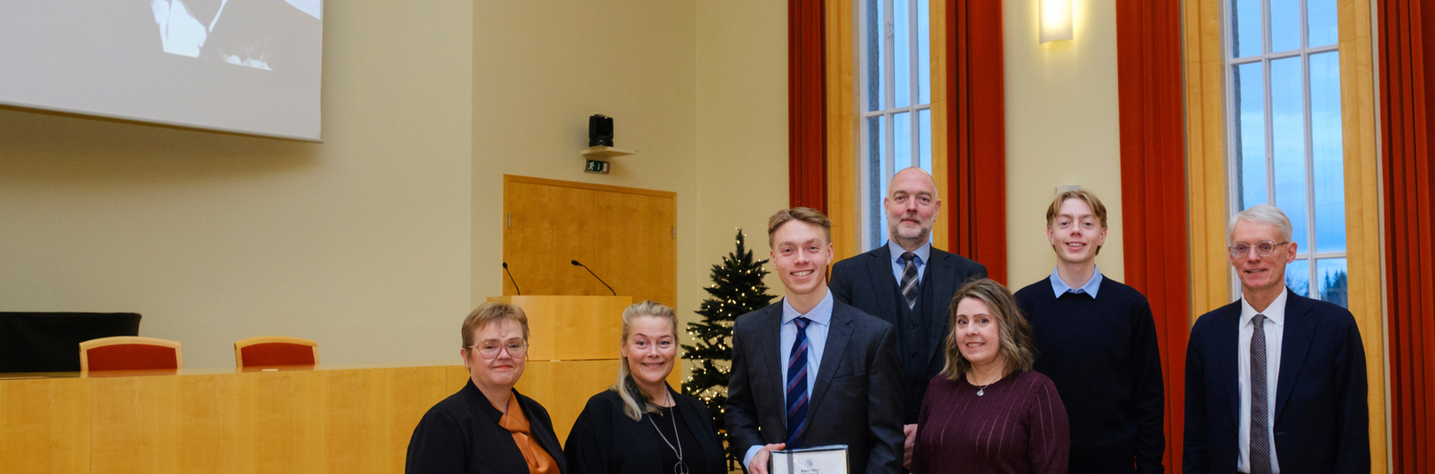 Verðlaunaður fyrir afburðaárangur í verkfræði við Háskóla Íslands - á vefsíðu Háskóla Íslands