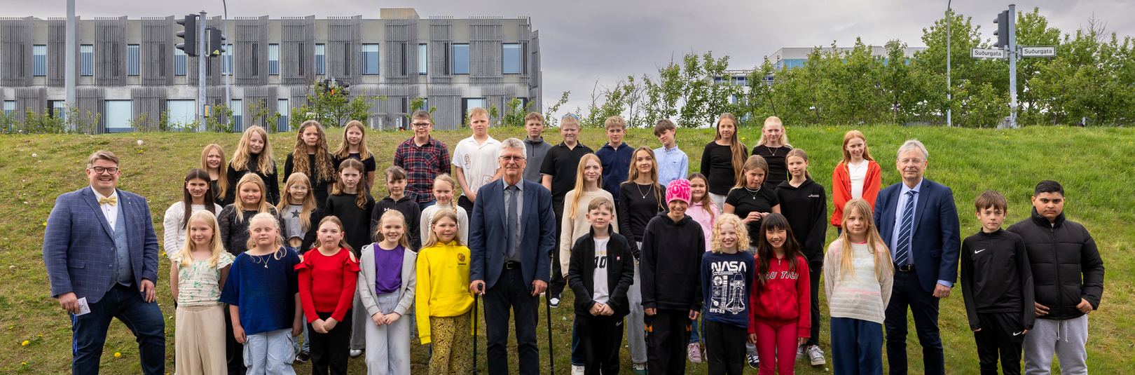 Mjaltavél sem ber sólarvörn á júgur hlaut aðalverðlaun Nýsköpunarkeppni grunnskólanna - á vefsíðu Háskóla Íslands