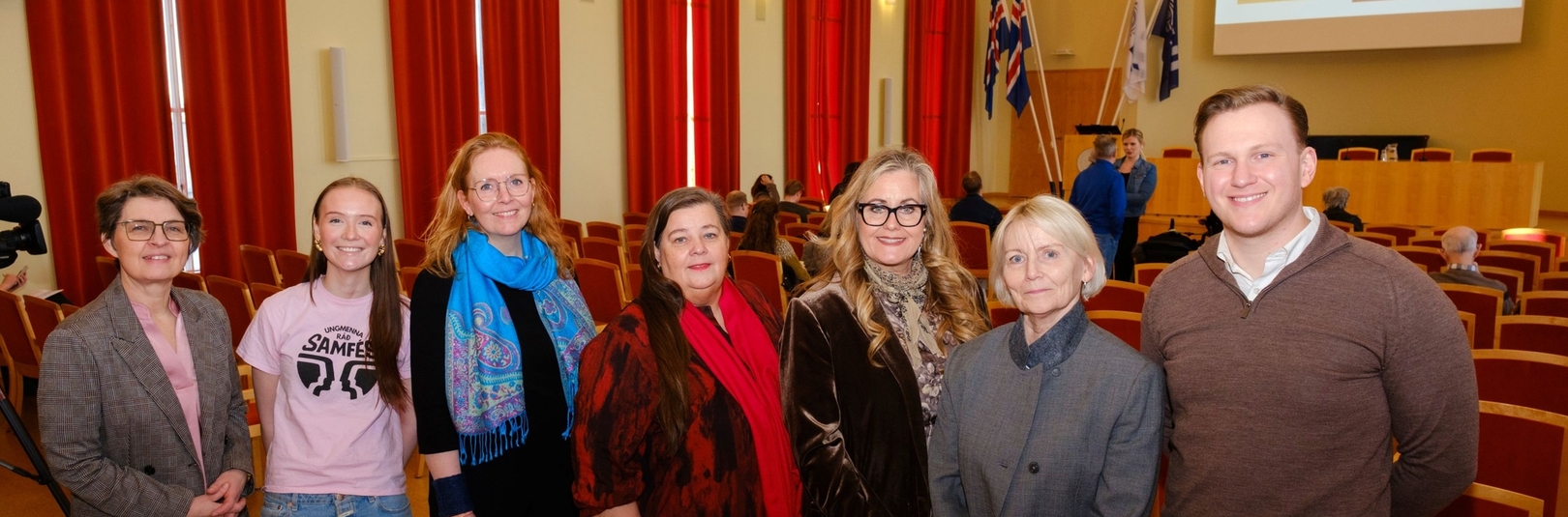 Kolbrún Þ. Pálsdóttir, Kamilla Inga Ellertsdóttir, Þóra Jónsdóttir, Svava Pétursdóttir, Elfa Ýr Gylfadóttir, Ingibjörg Kjartansdóttir og Skúli Bragi Geirdal. MYND/Kristinn Ingvarsson