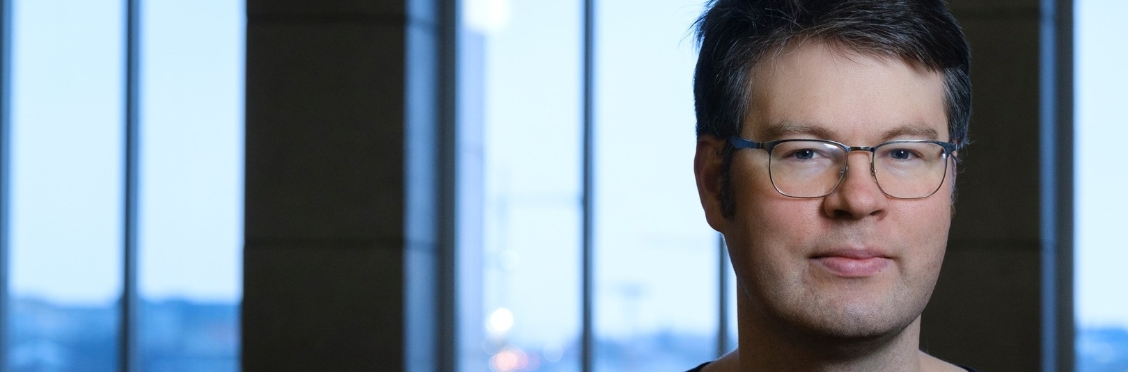 Hinn sívakandi eldur: Saga kynverundar á Íslandi frá aldamótunum 1900 - á vefsíðu Háskóla Íslands