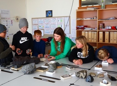 Nemendur og kennari í Háskólalestinni