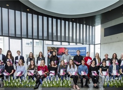 Styrkþegar og fulltrúar þeirra ásamt rektor Háskóla Íslands og stjórn Afreks- og hvatningarsjóðs. MYND/Kristinn Ingvarsson