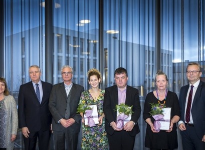 Fulltrúar styrkahafa við úthlutun úr Ingjaldssjóði ásamt stjórn sjóðsins og rektor Háskóla Íslands. 