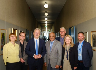 Fulltrúar MIT og HÍ við undirritun samningsins