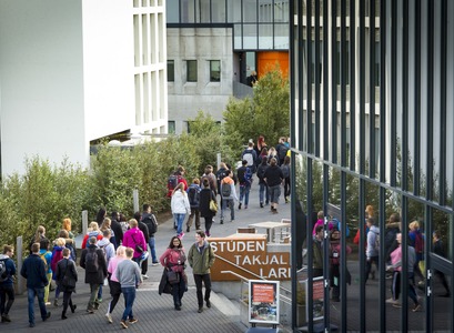 frá háskólasvæðinu