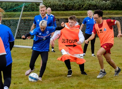 nemendur á knattspyrnumóti