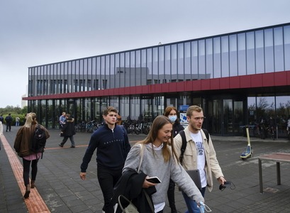 Nemendur við Háskólatorg