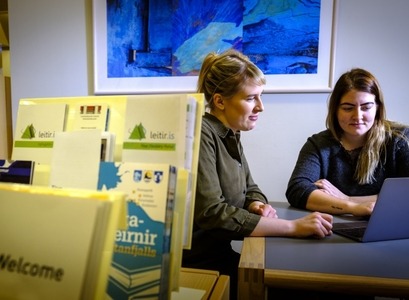 nemendur á Þjóðarbókhlöðu