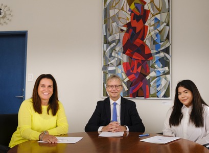 Viljayfirlýsinguna undirrituðu þau Jón Atli Benediktsson, rektor Háskóla Íslands, Guðrún Björnsdóttir, framkvæmdastjóri Félagsstofnunar stúdenta, og Isabel Alejandra Díaz, forseti Stúdentaráðs Háskóla Íslands.