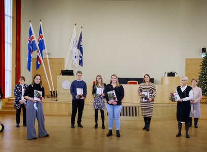 Styrkþegar og fulltrúar þeirra  ásamt stjórn Þórsteinssjóðs og rektor Háskóla Íslands við úthlutun í Hátíðasal 3. desember. MYND/Kristinn Ingvarsson